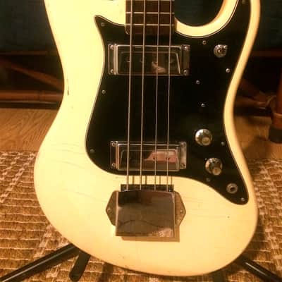 Aria Diamonds 1820 Jazz 70's Vintage road worn arctic white image 2