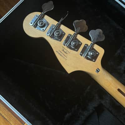 Squier Vintage Modified Jazz Bass Fretless 2007 - 2018 - 3-Color Sunburst image 7