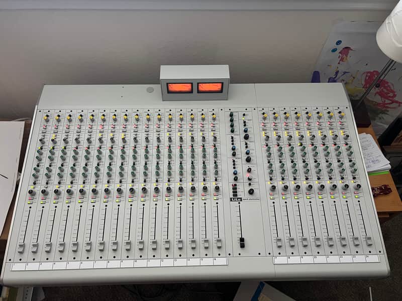 Speck Electronics LiLo 24 Channel Mixing Console image 1