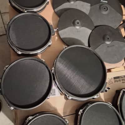 Alesis 15 piece drum and cymbal lot. image 3