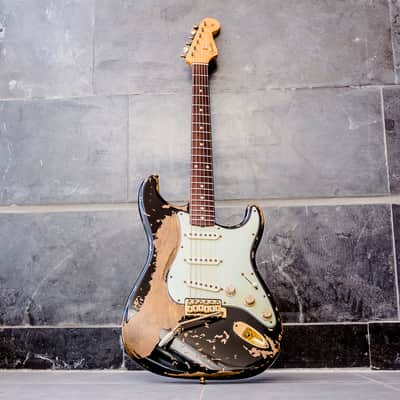 Fender Custom Shop ’60 Stratocaster Ultimate Relic, Masterbuilt by Jason Smith, Black with Gold HW image 4