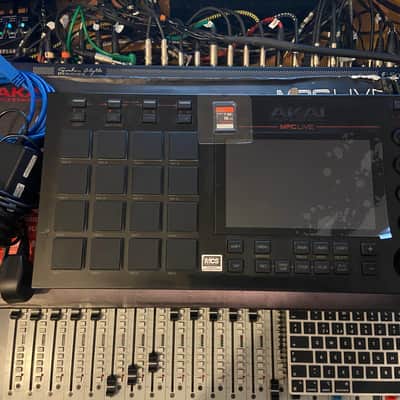 Akai MPC Live Standalone Sampler / Sequencer 2017 - 2020 - Black image 18