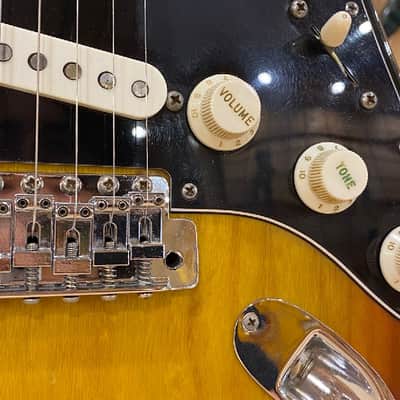 Fender Stratocaster 3-Color Sunburst 1975 Ex Demo image 15