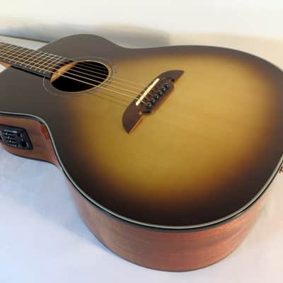 Alvarez Masterworks MF610ESB 50th Anniversary OM Sunburst W/ HSC Solid Wood Never Played 2016 NOS image 3