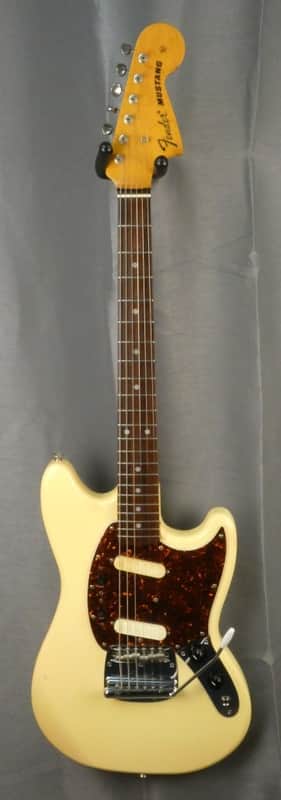 FENDER Mustang MG-69 White 'post JV' 1986 - VWhite - Japan Import