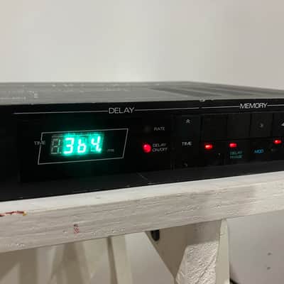 Roland SDE-1000 Digital Delay 1983 - 1989 Vintage Japan Echo