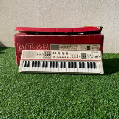 Casio MT-65 Casiotone 49-Key Synthesizer 1980s - White