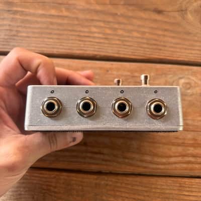Saturnworks 4-Way Active Buffered Guitar Splitter Pedal with Switches image 4