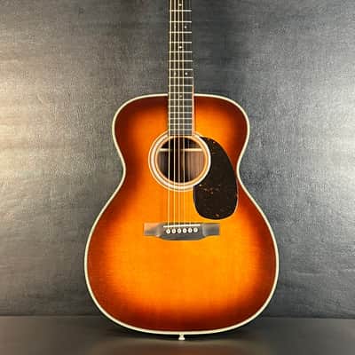 Martin 000-28 2025 - Sunburst image 5
