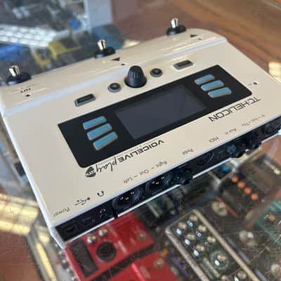 TC Helicon VoiceLive Play GTX 2012 - 2014 - White W/ Box and Mic image 2
