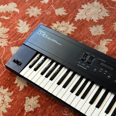Roland D-10 61-Key 32-Voice Multitimbral Linear Arithmetic Synthesizer