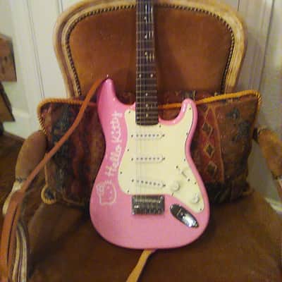 Pink Squier Hello Kitty Mini Stratocaster 2006 - 2009 image 1