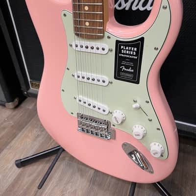 Fender Limited Edition Player Stratocaster with Pau Ferro Fretboard 2022 - Shell Pink image 4