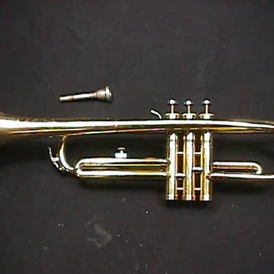 A  U.S.A. Made Kingston Bb Trumpet in a Hard Case as-is   40 T image 4