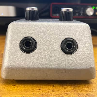 MR Effects Supafuzz 2025 - 1968 Marshall Supafuzz Direct Clone - Mullard OC-81 Transistors - Grey Hammerite image 3