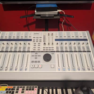 Solid State Logic Nucleus 2 16-Channel Digital Mixer and Control Surface 2016 - 2019 - White image 4