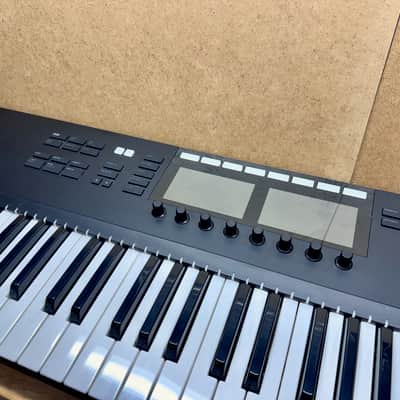 Native Instruments Komplete Kontrol S49 Mk2 2010s - Black image 2