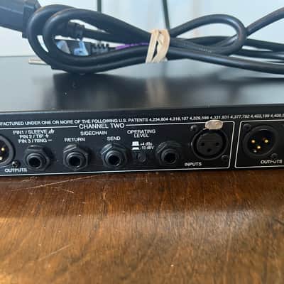 dbx 1066 Dual-Channel Compressor / Limiter / Gate with IEC power cable and rack mount bolts/washers image 7