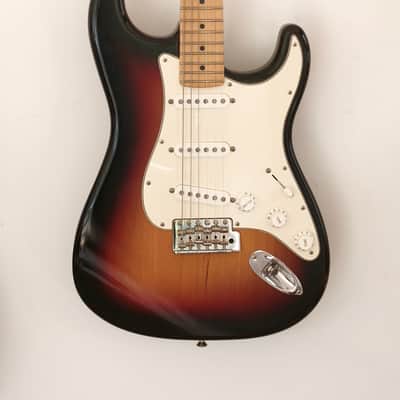 Fender Highway One Stratocaster with Maple Fretboard 2006 - 3-Color Sunburst, USA image 1