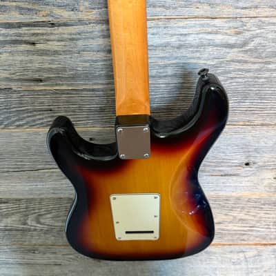 Used Fender MIM Classic Player 60s Stratocaster - 3 Tone Sunburst image 7
