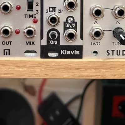 Klavis Logica XT - Silver image 1