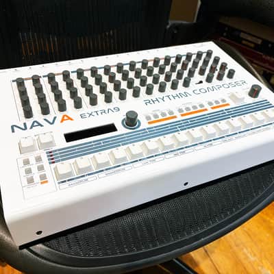 e-licktonic Nava Extra9 - Drum Machine 909 Clone - Excellent image 4