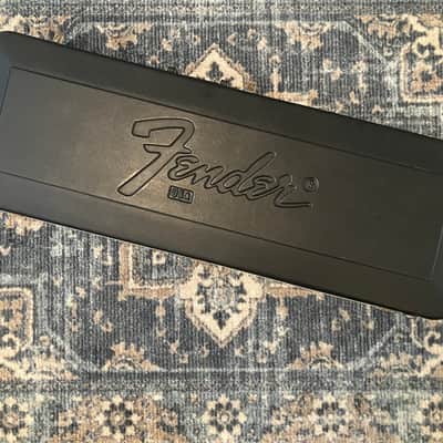 Fender Vintage Molded Hardshell Case for Strat or Tele 70s-80s - Black image 2