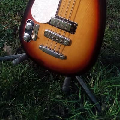 Vox Teardrop bass lefty  sunburst image 10