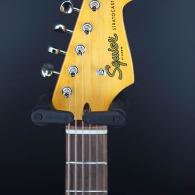 Squier Classic Vibe '60s Stratocaster with Laurel Fretboard Candy Apple Red image 9