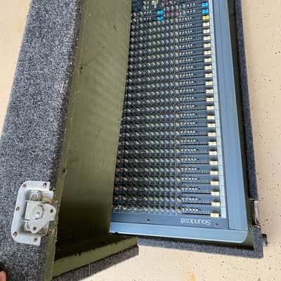 Soundcraft Spirit Live 4 24 Channel Mixing Console with Case 1990s image 13