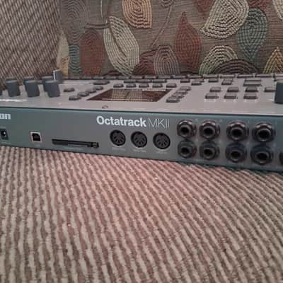 Elektron Octatrak MKII 8-Track Performance Sampler/Sequencer 2020s  - Gray image 2