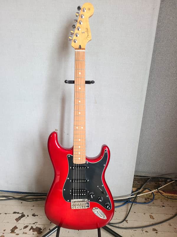 Fender FSR Limited Edition Player Stratocaster HSS with Pau Ferro Fretboard 2021 - Candy Red Burst w/ gig bag