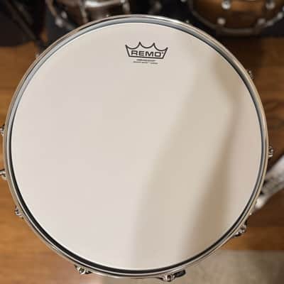 Pearl DUX1465BR Duoluxe 14x6.5" Chrome Over Brass Snare Drum 2021 - Present - Nicotine White Marine Pearl Inlay image 9