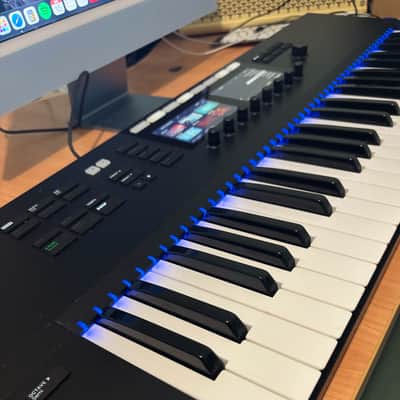 Native Instruments Komplete Kontrol S49 Mk2 - Black image 1