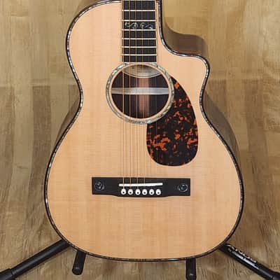 Larrivee PV10 Deluxe Series 2026 - Natural Gloss image 1