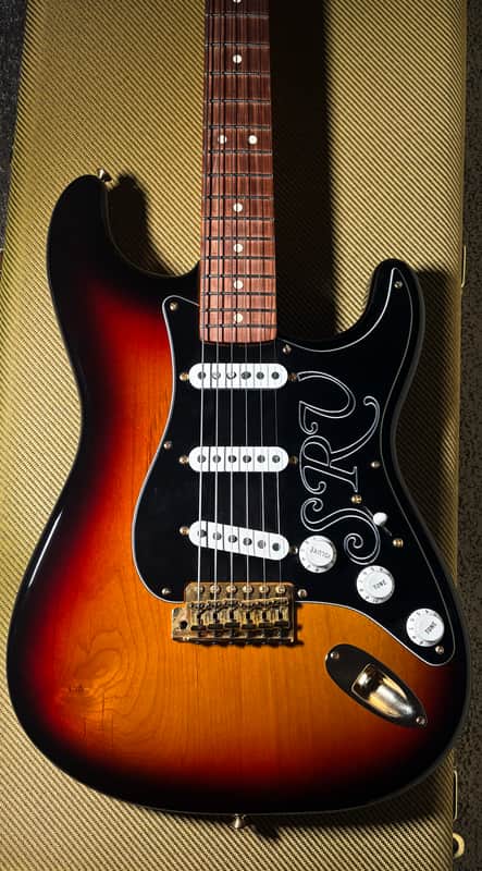 Fender Stevie Ray Vaughan Stratocaster with Pau Ferro Fretboard 3 color sunburst