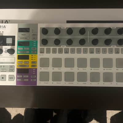 Arturia BeatStep Pro MIDI Controller 2017 - Present - White