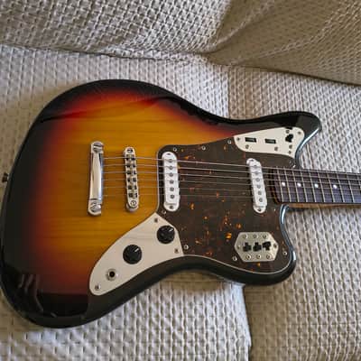 Fender Jaguar Baritone Custom 2006 - 3-Tone Sunburst image 2