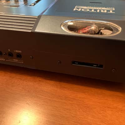 Korg Triton Extreme 61-Key 120-Voice Polyphonic Workstation, MAX RAM, 2GB CF Card image 18
