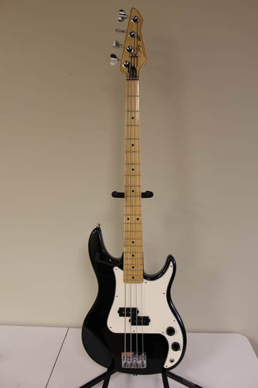 1991 Peavey Fury Bass w/bag image 1