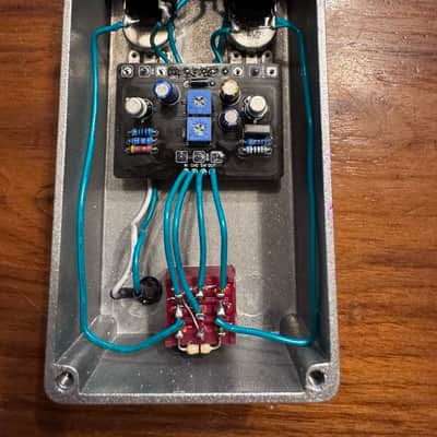 Fuzz clone with BC108/BC109 NOS transistors 2025 - Silver image 8