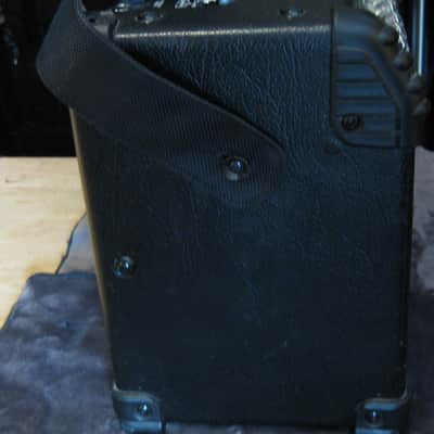 Line 6 Micro Amplifier AC & Battery power!! (II) image 8