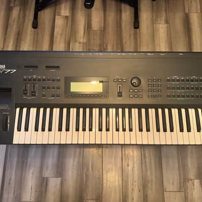 Yamaha SY77 Synthesizer with 4 expansion cards