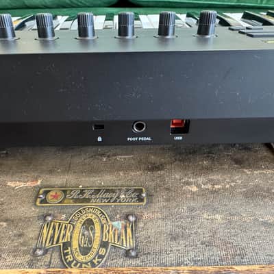 Native Instruments Komplete Kontrol A61 2018 - Present - Black image 6