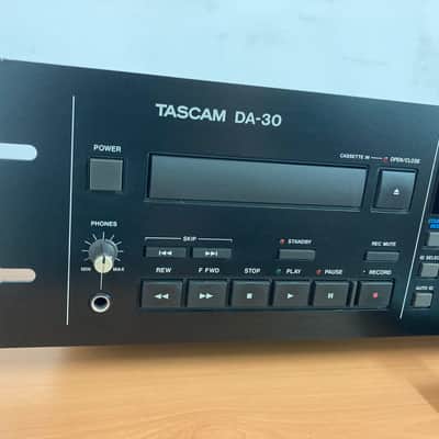 Tascam DA-30 DAT Machine image 4
