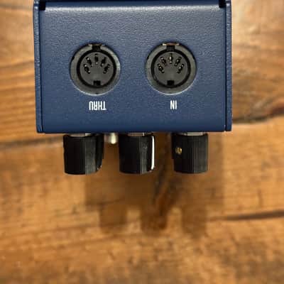 Walrus Audio Mako M1 High-Fidelity Modulation Machine 2022 - 2024 - Blue image 3