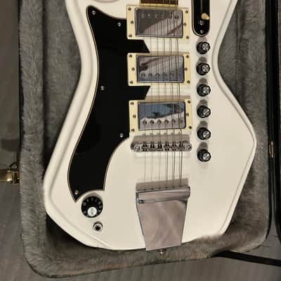Eastwood Airline ‘59 3P DLX 2007 left Handed  w/hard case - Alpine white image 2