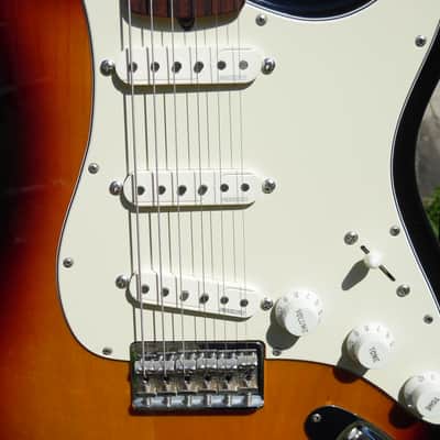 Fender Robert Cray Signature Stratocaster- 3-Color Sunburst w/Fishman Greg Koch Pickups image 3