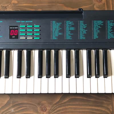 Yamaha PSR-6 Portable Keyboard w/ Power Supply image 3