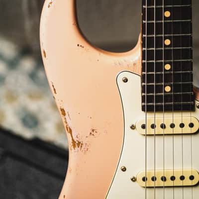 Luxxtone Choppa S Heavy Aging HSS-Shell Pink w/Aged White Pickguard & Roasted Flame Maple Neck image 4